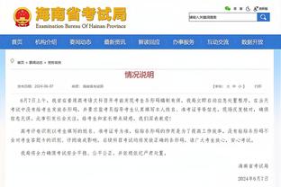 太热情了！泰山主帅崔康熙被众多球迷“护送”下山